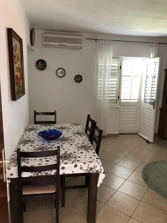 Apartmani Area Doma 트로기르 0*,  크로아티아